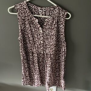 Maroon/ white flowered GAP Medium sleeveless top 🌺✨